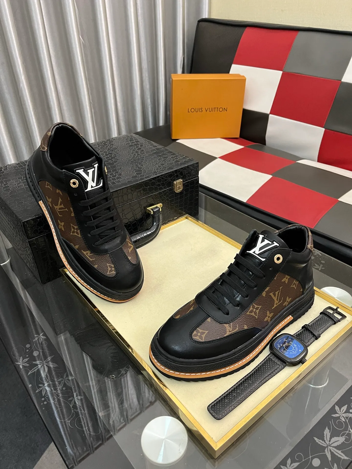 Men's shoes💰: 420⌚️⌚️"LOUI* VUITTO*" popular men's casual shoes, genuine Italian development💯purchase level quality✔️The upper is made of first-layer cowhide, comfortable and soft sheepskin foot pads⚡️Fashionable and versatile. The toe last shape is firm and full, and the soles are made from LV original molds and can be moved in and out of the counter at will. Light and comfortable on the foot~purely handmade, details determine quality! Size:38-442️⃣Colors available
